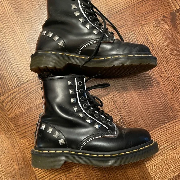 Dr. Martens 1460 Stud Leather Core Appliqué Lace Up boots - Picture 6 of 12